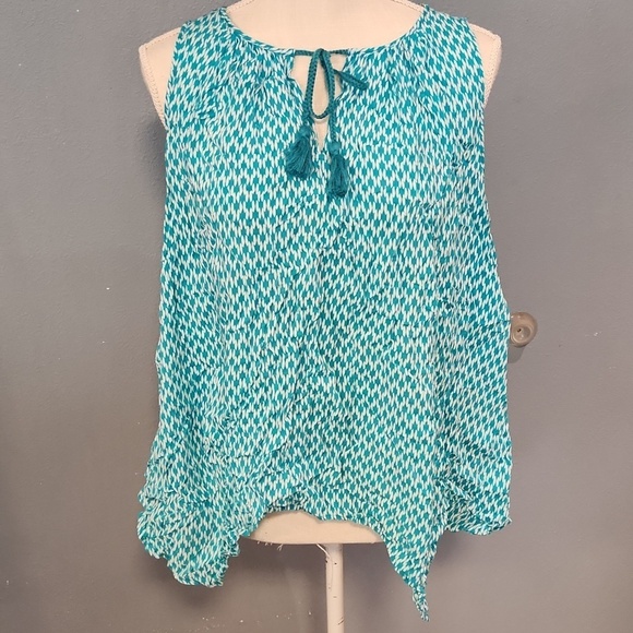 STYLUS Tops - Stylus handkerchief Hem Geometric Sleeveless Flowy Top Resortwear Nautical